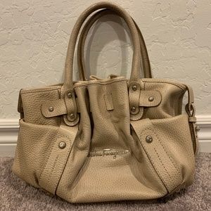 AUTHENTIC FERRAGAMO WOMEN SHOULDER BAG CREAM COLOR